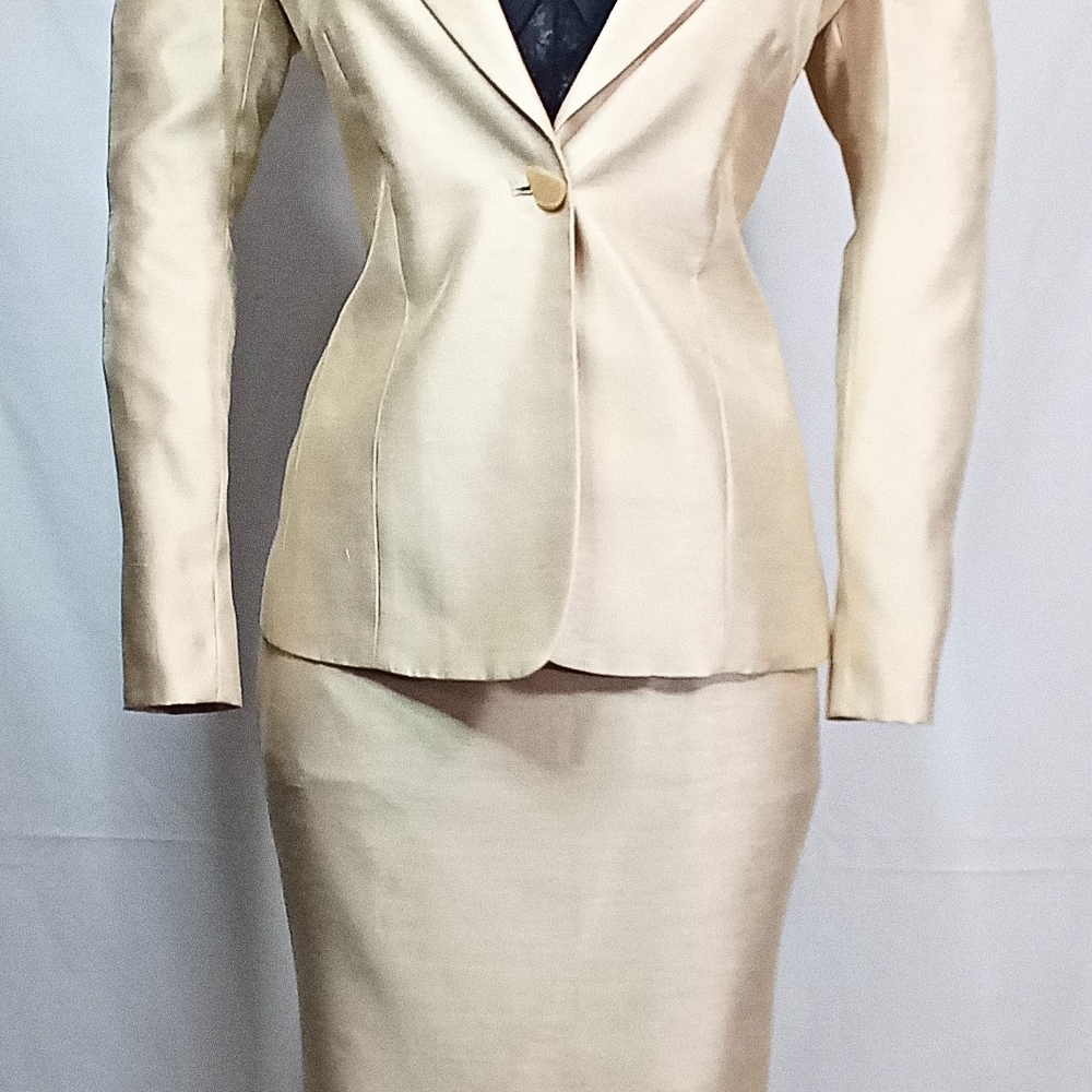 Elegant Cream Women's Blazer